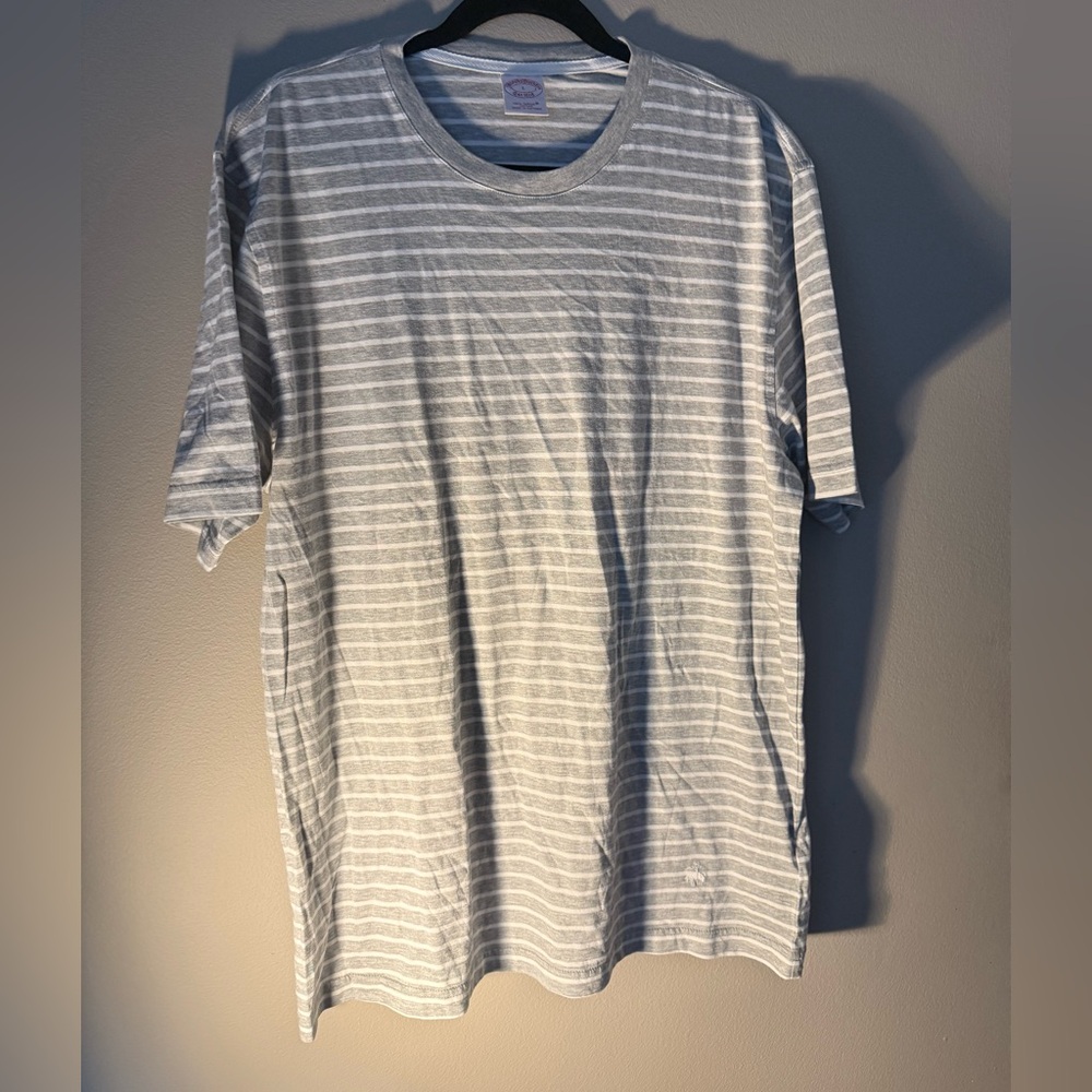 EUC Brooks Brothers Light Gray Striped Supima Cotton Tee - men’s large